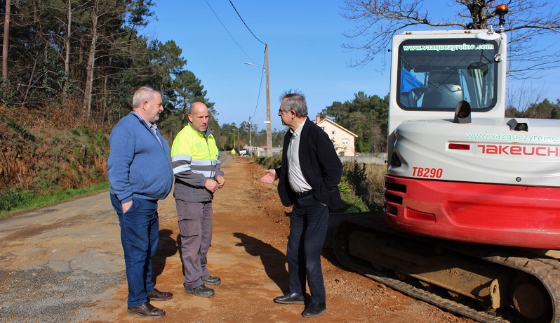 O alcalde e o concelleiro de Obras visitaron hoxe os traballos que se estn executando en Ssamo
