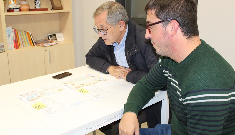 Evencio Ferrero e Marcos Trigo, explicando as obras previstas
