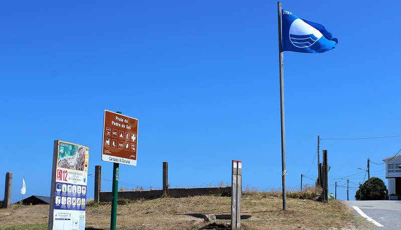 Bandeira Azul na praia das Saas