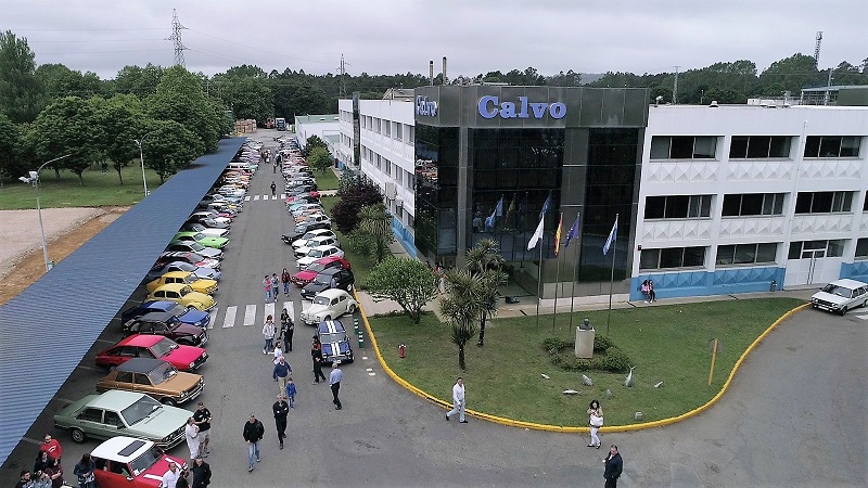 Concentracin de coches clsicos nas instalacins de Conservas Calvo (Foto: Ral Lorenzo)