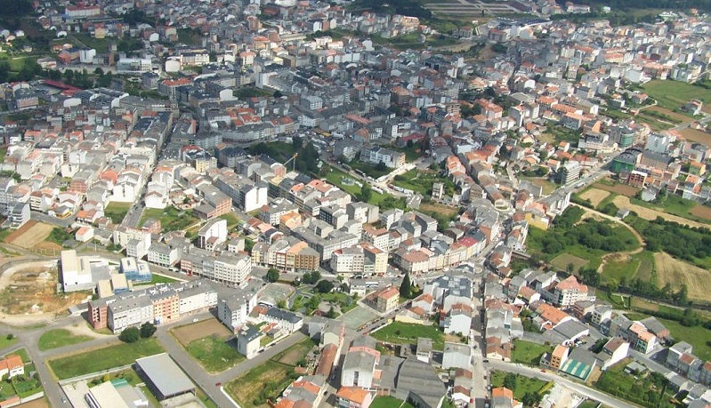 Vista parcial do casco urbano de Carballo