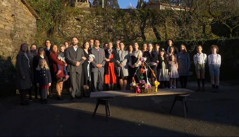 O grupo da Escola de Regueifa, caracterizado no vdeo 