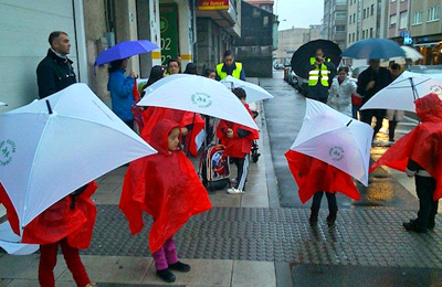 Nios y nias en la ruta Camino Escolar